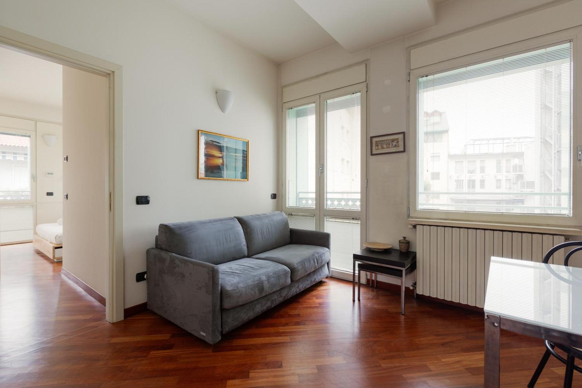Bright & Comfy Apartment With Parking Milan Exterior photo